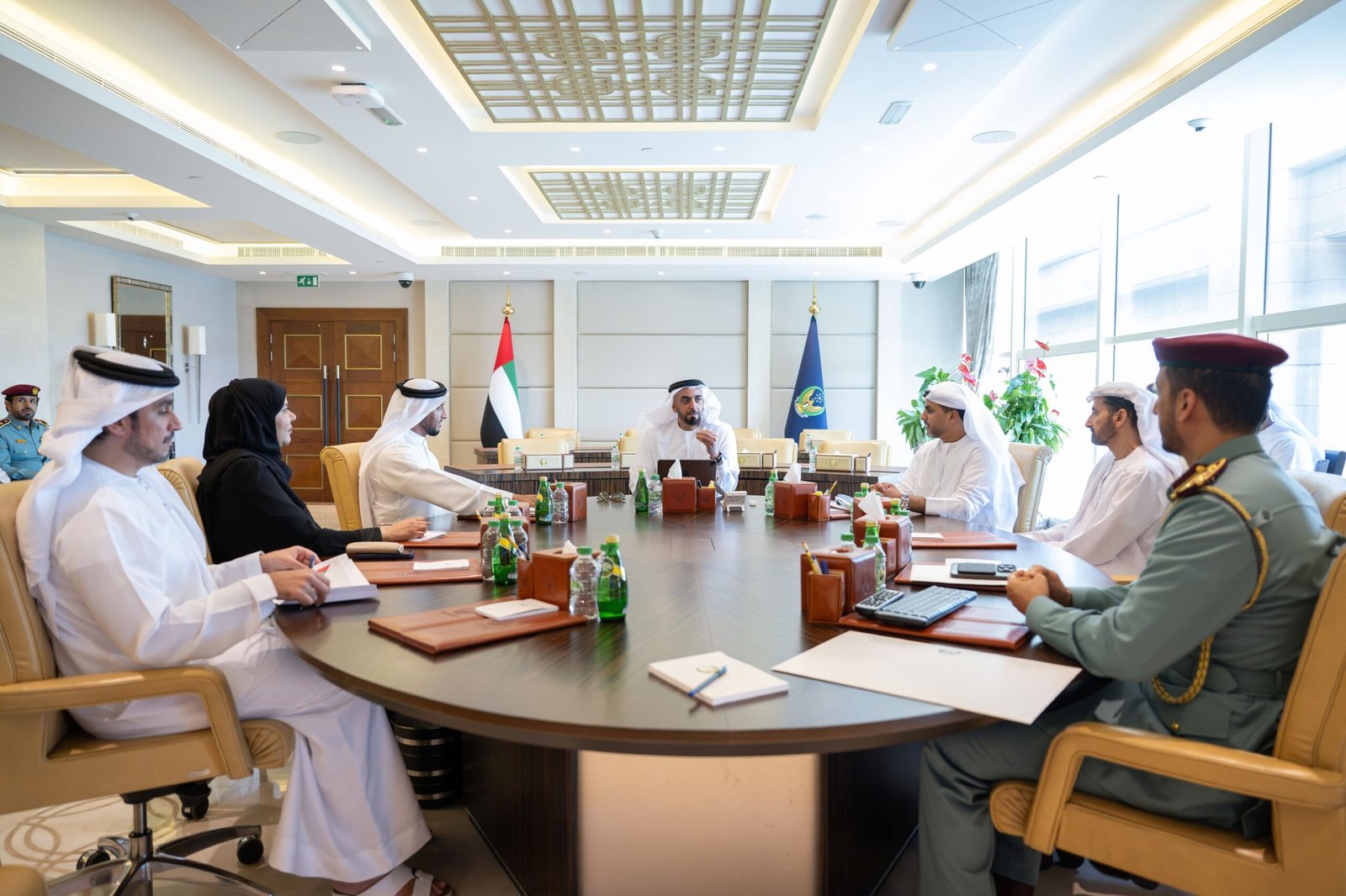 سيف بن زايد يطلع على عدد من مبادرات وتشريعات مجلس جودة الحياة الرقمية 1 سيف بن زايد
