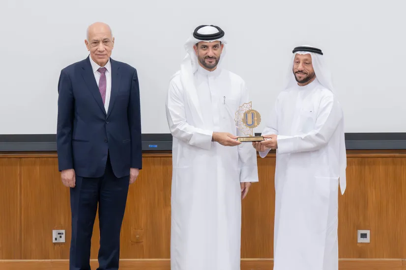 سلطان بن أحمد القاسمي يكرم الفائزين بالدورة 22 لجائزة الشارقة لأفضل أطروحة دكتوراه في العلوم الإدارية والمالية في الوطن العربي 1 سلطان بن أحمد القاسمي يكرم الفائزين بالدورة 22 لجائزة الشارقة لأفضل أطروحة دكتوراه في العلوم الإدارية والمالية في الوطن العربي