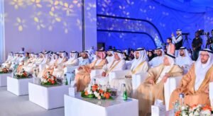 عمار بن حميد يشهد حفل تخريج دفعة 2025 في جامعة المدينة عجمان