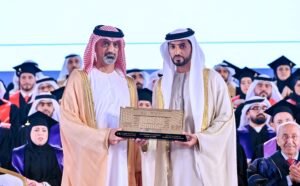 عمار بن حميد يشهد حفل تخريج دفعة 2025 في جامعة المدينة عجمان