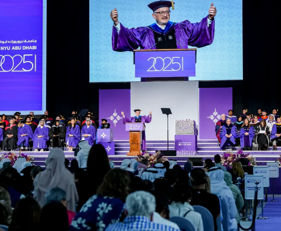 دفعة خريجي جامعة نيويورك أبوظبي لعام 2025: الاحتفاء بالتميُّز الأكاديمي 1 جامعة نيويورك أبوظبي