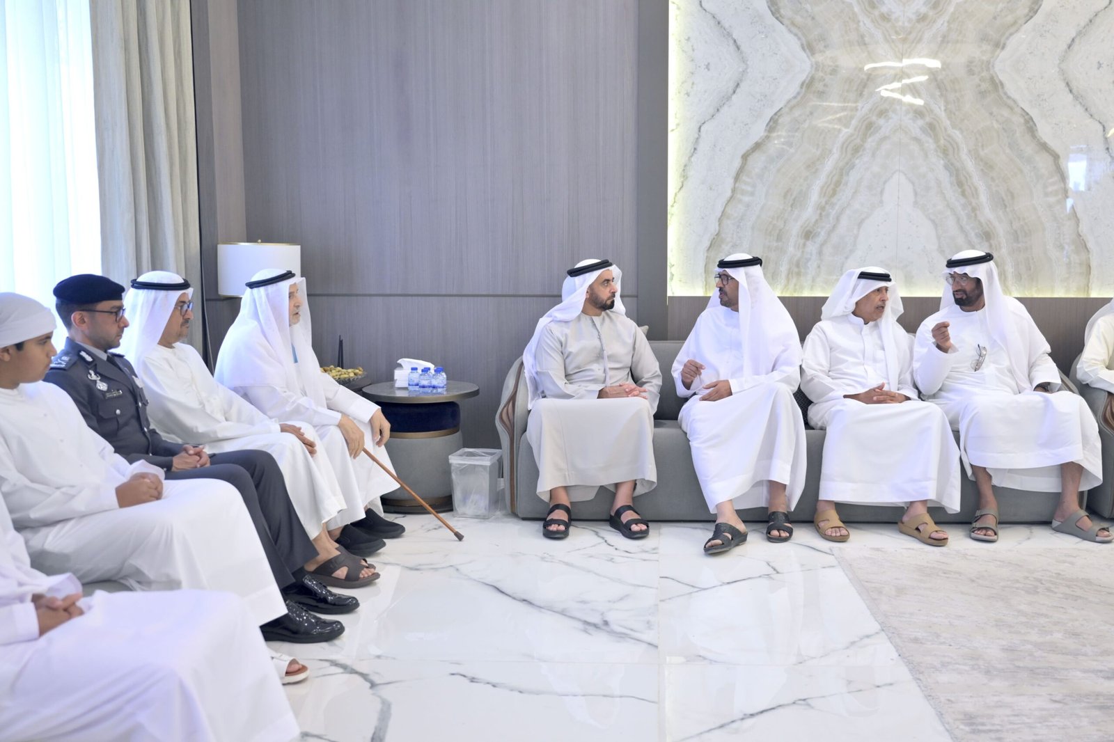 سيف بن زايد يقدم واجب العزاء في وفاة والدة راشد ثاني المطروشي 1 سيف بن زايد يقدم واجب العزاء في وفاة والدة راشد ثاني المطروشي