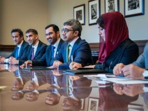 عبدالله بن زايد يلتقي وزير المالية والإيرادات الوطنية الكندي 3 عبدالله بن زايد