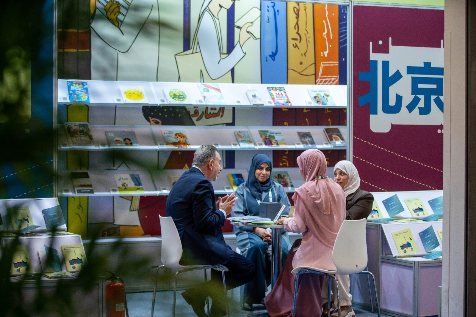 الناشرون الإماراتيون ينقلون صوت الإبداع الإماراتي إلى قلب العاصمة الصينية 1 الناشرون الإماراتيون