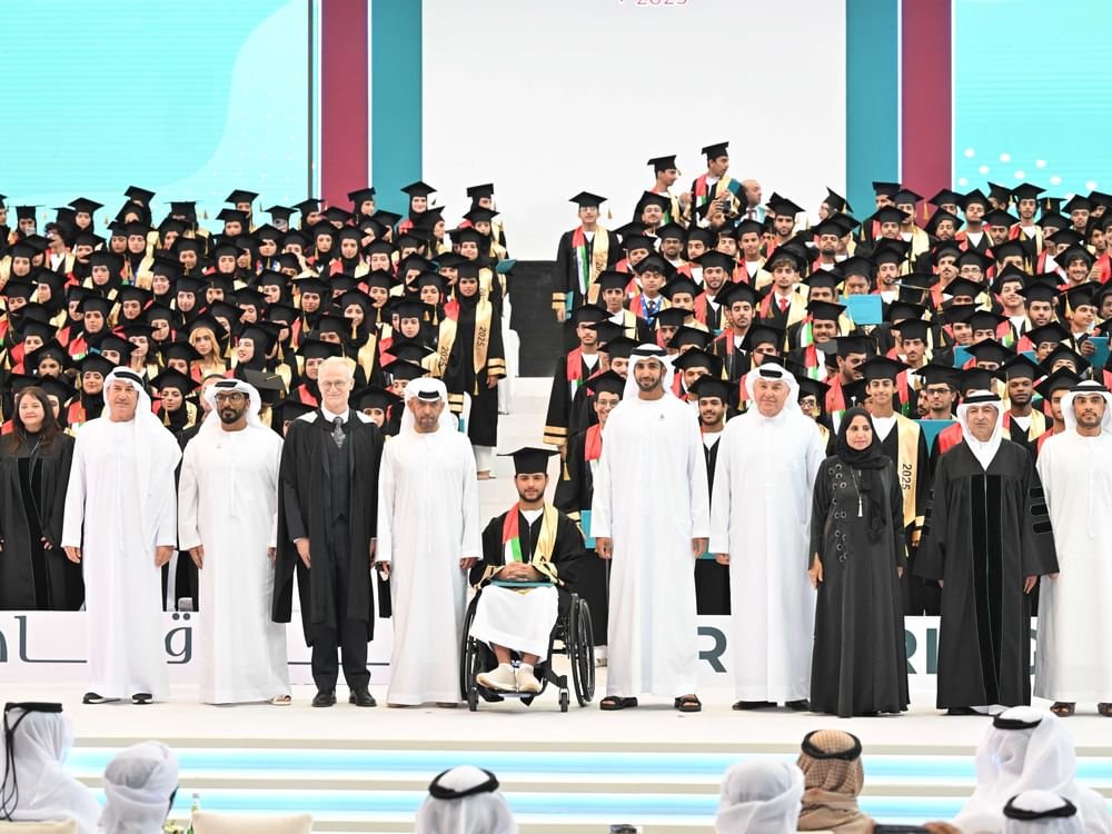 شخبوط بن نهيان يشهد حفل تخريج طلبة مدارس الإمارات الوطنية بمجمعات أبوظبي 1 شخبوط بن نهيان يشهد حفل تخريج طلبة مدارس الإمارات الوطنية بمجمعات أبوظبي