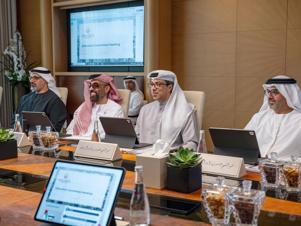 بحضور منصور بن زايد وخالد بن محمد بن زايد.. طحنون بن زايد يترأس اجتماع مجلس الشؤون الاستثمارية 1 بحضور منصور بن زايد وخالد بن محمد بن زايد.. طحنون بن زايد يترأس اجتماع مجلس الشؤون الاستثمارية