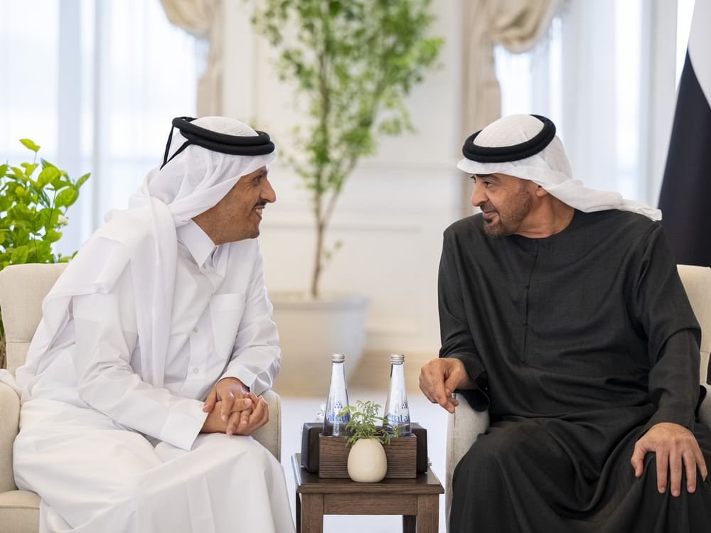 رئيس الدولة يستقبل رئيس مجلس الوزراء وزير خارجية قطر 1 رئيس الدولة يستقبل رئيس مجلس الوزراء وزير خارجية قطر