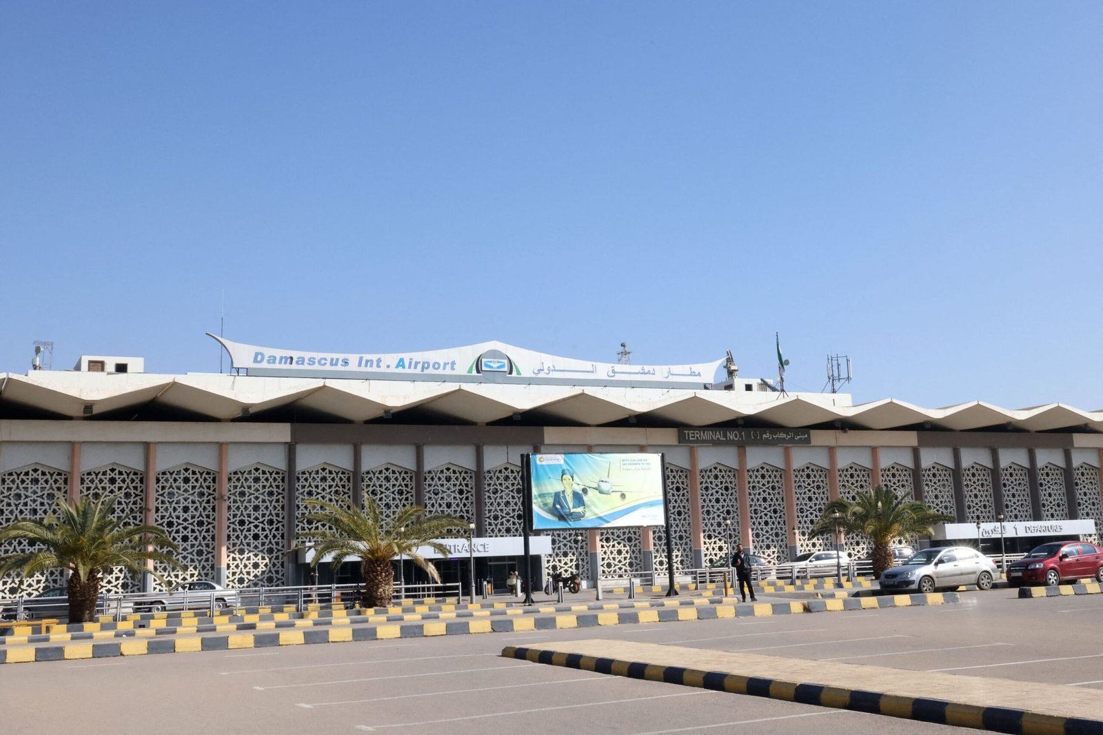 فتح الأجواء السورية أمام الطيران مع إبقاء الوضع الإقليمي تحت المراقبة 1 فتح الأجواء السورية أمام الطيران مع إبقاء الوضع الإقليمي تحت المراقبة