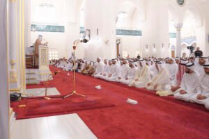 سلطان القاسمي يؤدي صلاة عيد الأضحى المبارك في مسجد الشارقة