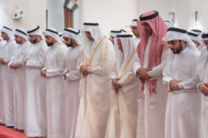 سلطان القاسمي يؤدي صلاة عيد الأضحى المبارك في مسجد الشارقة