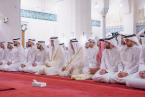 سلطان القاسمي يؤدي صلاة عيد الأضحى المبارك في مسجد الشارقة