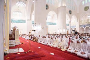 سلطان القاسمي يؤدي صلاة عيد الأضحى المبارك في مسجد الشارقة