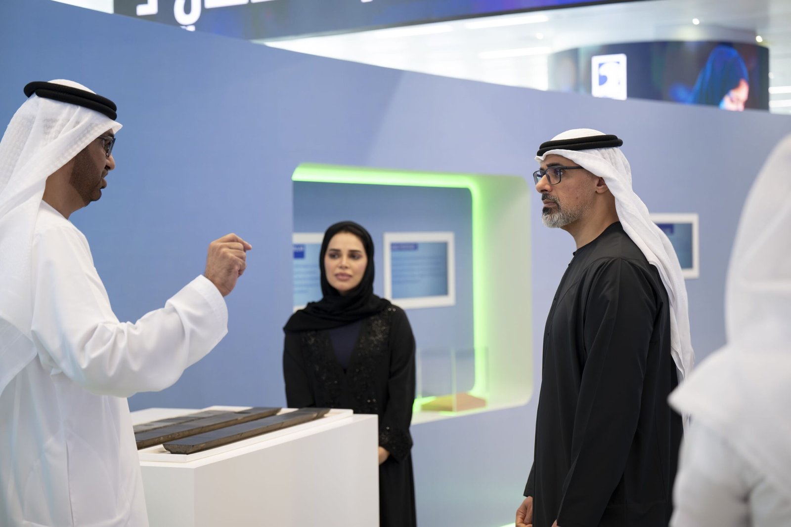 خالد بن محمد بن زايد يترأس اجتماع اللجنة التنفيذية لمجلس إدارة "أدنوك" 1 خالد بن محمد بن زايد يترأس اجتماع اللجنة التنفيذية لمجلس إدارة "أدنوك"