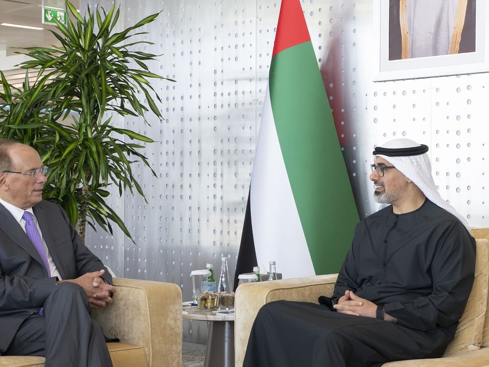 خالد بن محمد بن زايد يستقبل المدير التنفيذي لشركة "بلاك روك" 1 خالد بن محمد بن زايد يستقبل المدير التنفيذي لشركة "بلاك روك"
