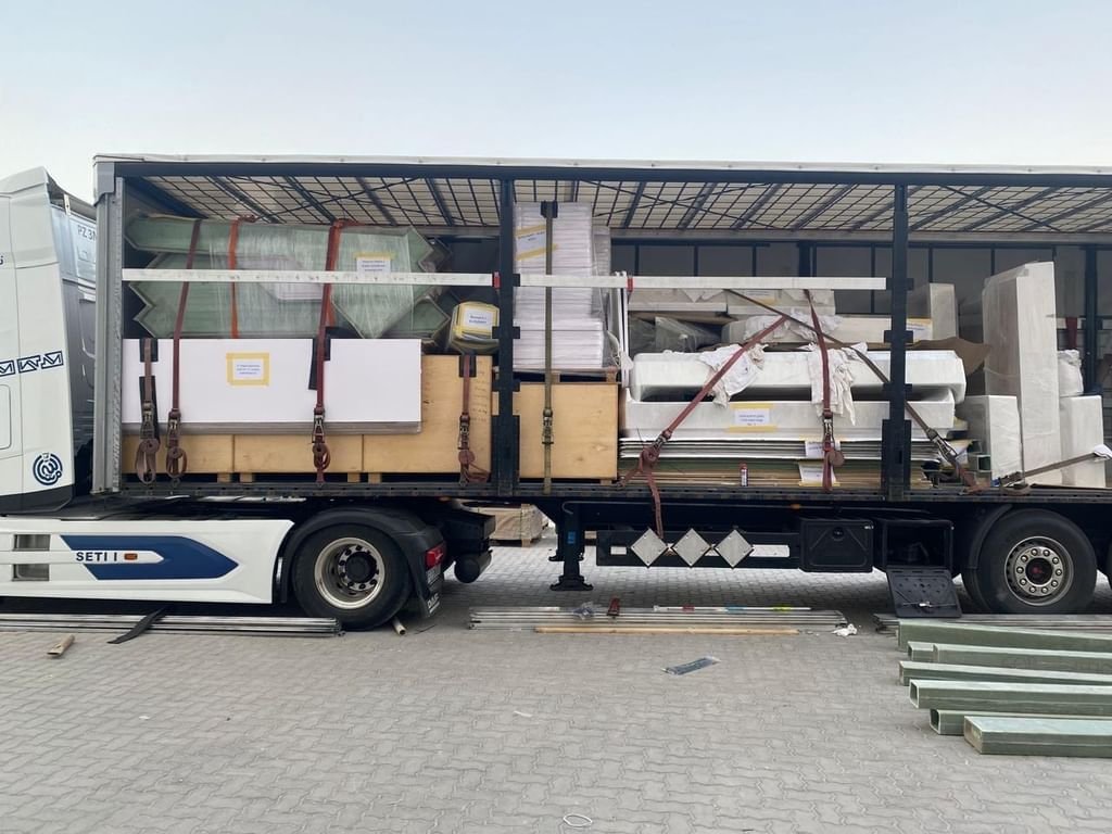 جمارك رأس الخيمة تطلق أول شحنة عبور بري بنظام التير "TIR" نحو بولندا عبر شبكة دولية 1 جمارك رأس الخيمة تطلق أول شحنة عبور بري بنظام التير "TIR" نحو بولندا عبر شبكة دولية