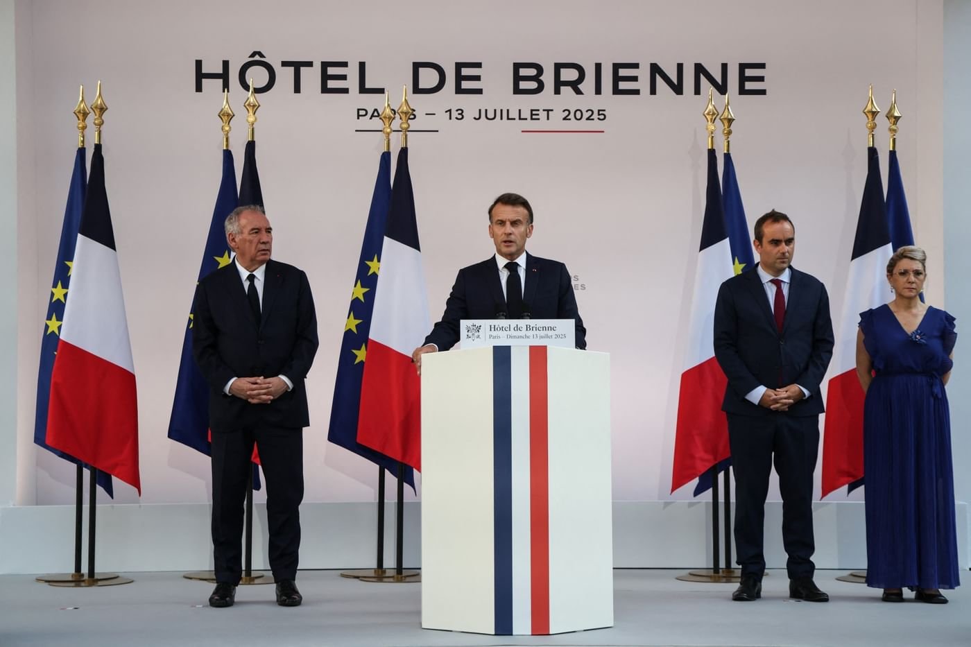 ماكرون يعلن مضاعفة ميزانية الدفاع إلى 64 مليار يورو بحلول 2027 1 ماكرون يعلن مضاعفة ميزانية الدفاع إلى 64 مليار يورو بحلول 2027