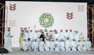 تتويج الفائزين بمزاينة الخنيزي في مهرجان ليوا للرطب 6 تتويج الفائزين بمزاينة الخنيزي في مهرجان ليوا للرطب