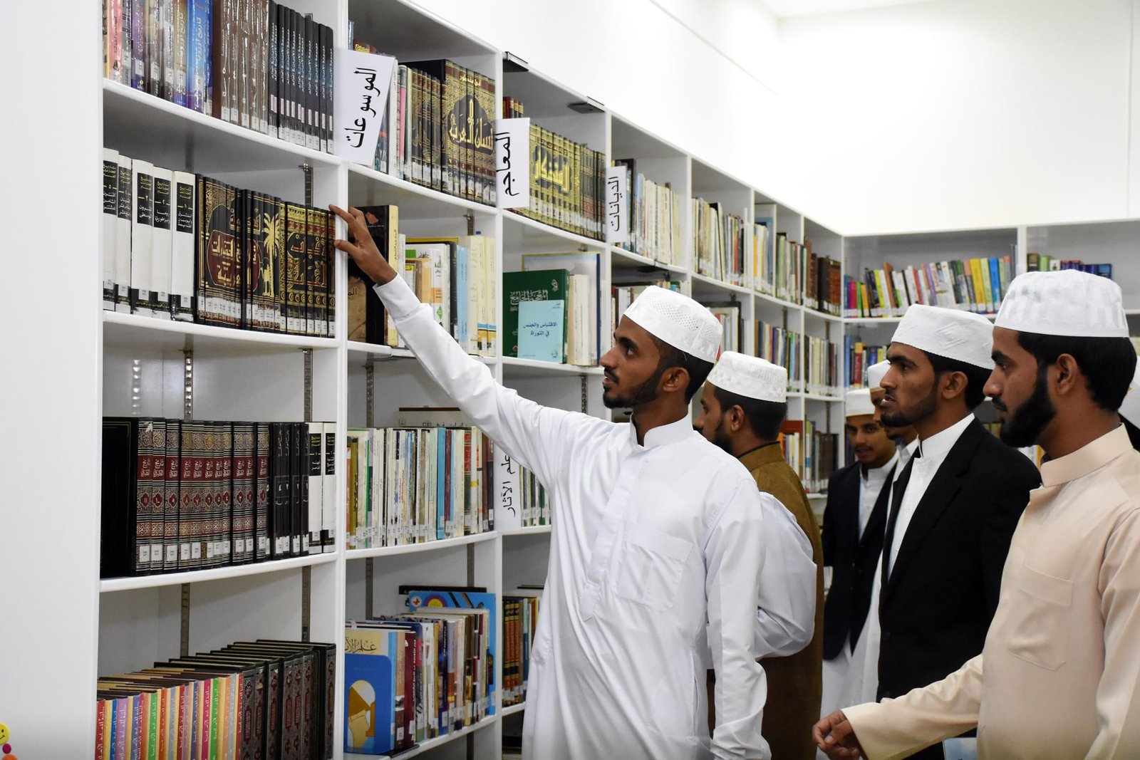 مكتبة المنتدى الإسلامي.. منارة إقليمية للثقافة وعلوم القرآن الكريم من الشارقة