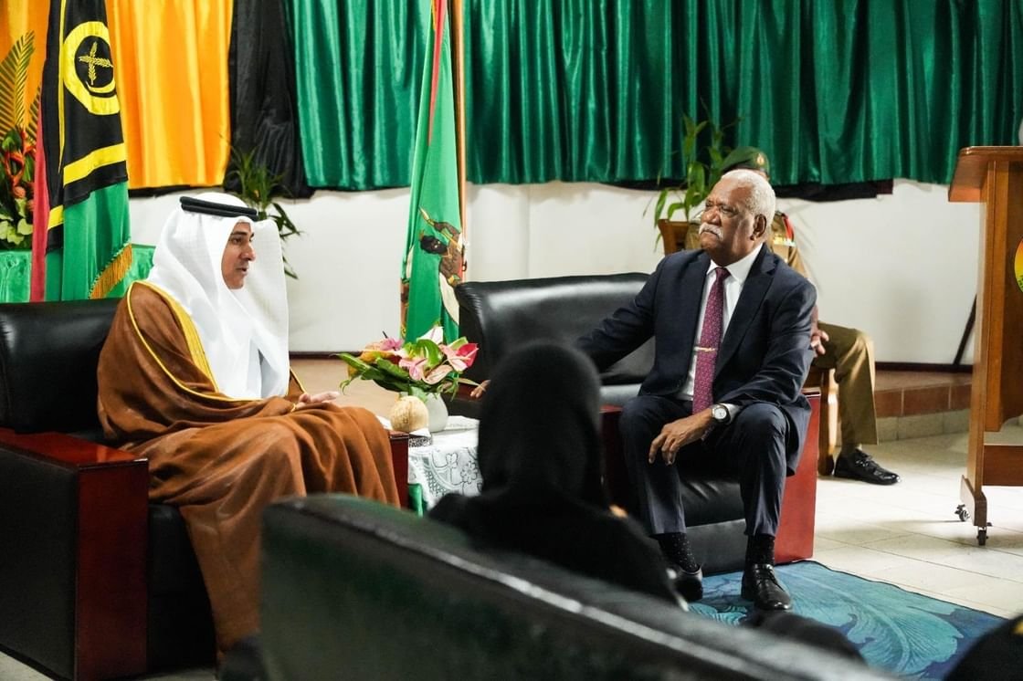 سفير الإمارات غير المقيم يقدم أوراق اعتماده إلى رئيس جزر فانواتو 1 سفير الإمارات غير المقيم يقدم أوراق اعتماده إلى رئيس جزر فانواتو