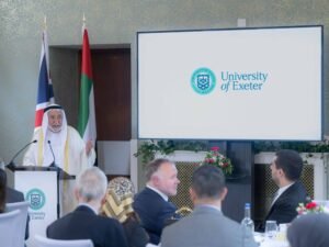 حاكم الشارقة ينال وسام الرئيس الفخري لجامعة إكستر ويزيح الستار عن مشروع مبنى القاسمي