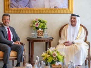 سعود بن صقر يستقبل قنصل عام نيوزيلندا