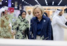 سفيرة الولايات المتحدة الأمريكية لدى الدولة تزور مهرجان ليوا للرطب وتشيد بفعالياته ومسابقاته