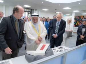 حاكم الشارقة ينال وسام الرئيس الفخري لجامعة إكستر ويزيح الستار عن مشروع مبنى القاسمي