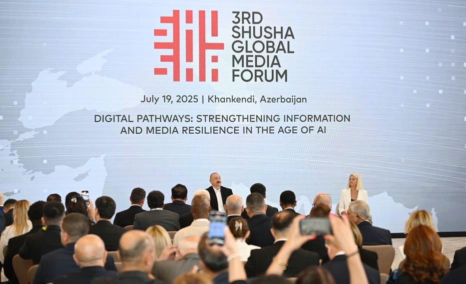 الرئيس الأذربيجاني يلتقي المشاركين في منتدى شوشا العالمي الثالث للإعلام 1 الرئيس الأذربيجاني يلتقي المشاركين في منتدى شوشا العالمي الثالث للإعلام
