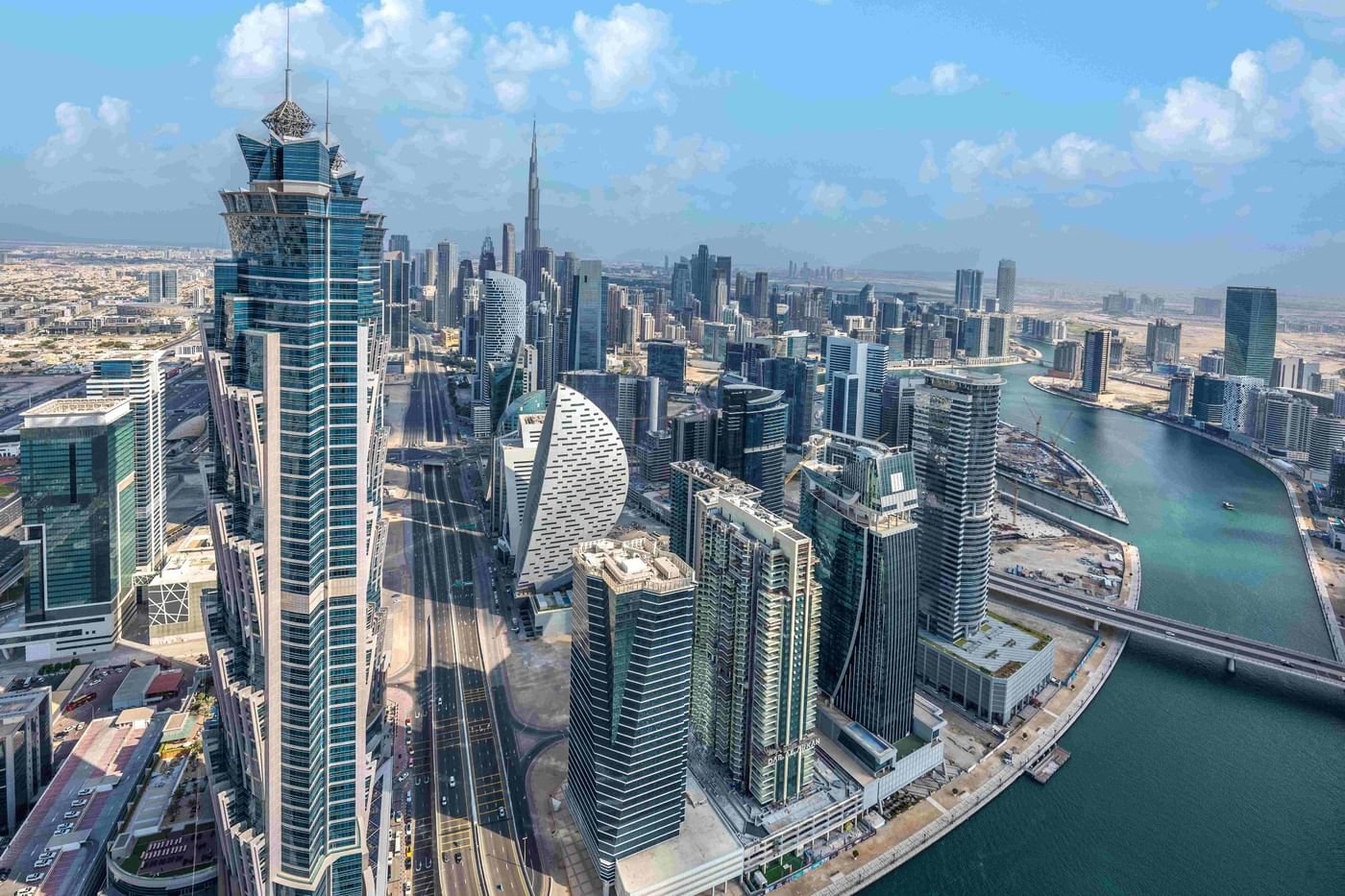 أداء قياسي للقطاع العقاري في دبي خلال النصف الأول من 2025