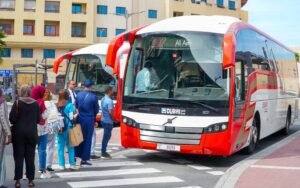(طرق دبي) توفر خدمة الواي فاي مجاناً على متن جميع حافلات النقل عبر المدن