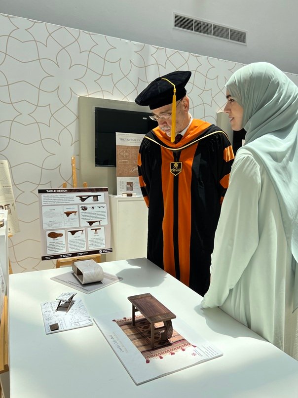 طلبة التصميم الداخلي بجامعة أبوظبي يستعرضون مشاريعهم النهائية أمام نخبة من الخبراء والخريجين 1 طلبة التصميم الداخلي بجامعة أبوظبي يستعرضون مشاريعهم النهائية أمام نخبة من الخبراء والخريجين