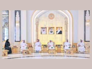 حاكم عجمان وولي عهده يستقبلان أوائل الثانوية العامة في الإمارة