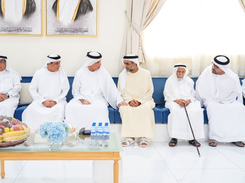 سعود بن صقر يقدم واجب العزاء في وفاة حمد علي بن علوان النعيمي