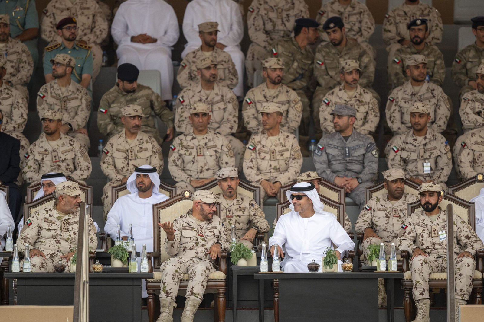 هزاع بن زايد يشهد عروضاً لمجندي الدفعة الـ22 من برنامج الخدمة الوطنية في معسكر سيح اللحمة 1 هزاع بن زايد يشهد عروضاً لمجندي الدفعة الـ22 من برنامج الخدمة الوطنية في معسكر سيح اللحمة