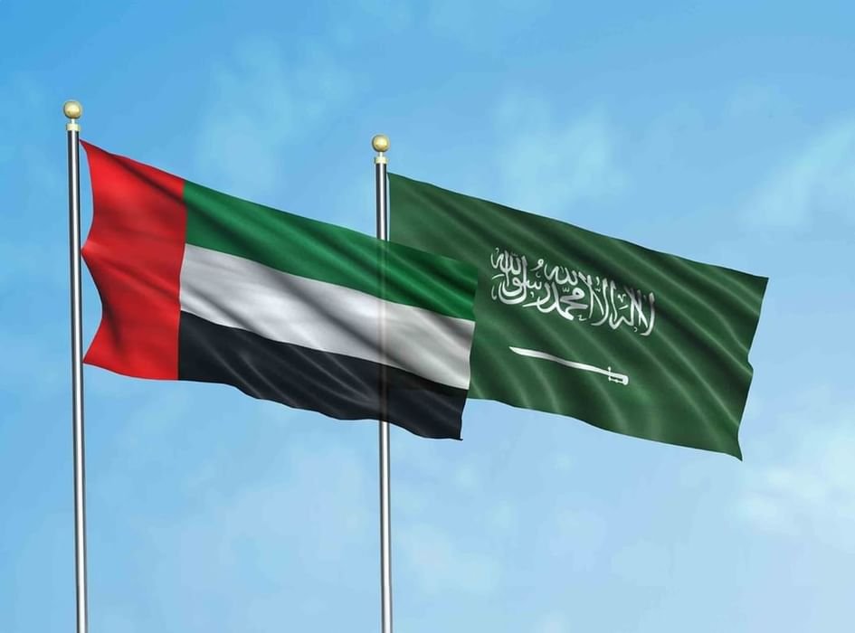 حكام الإمارات يعزون خادم الحرمين بوفاة الأميرة بزة بنت سعود