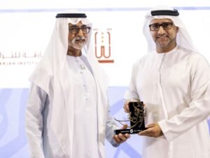 نهيان بن مبارك: رئيس الدولة يحرص على تهيئة المناخ الاجتماعي والاقتصادي والثقافي لتمكين أبناء وبنات الوطن