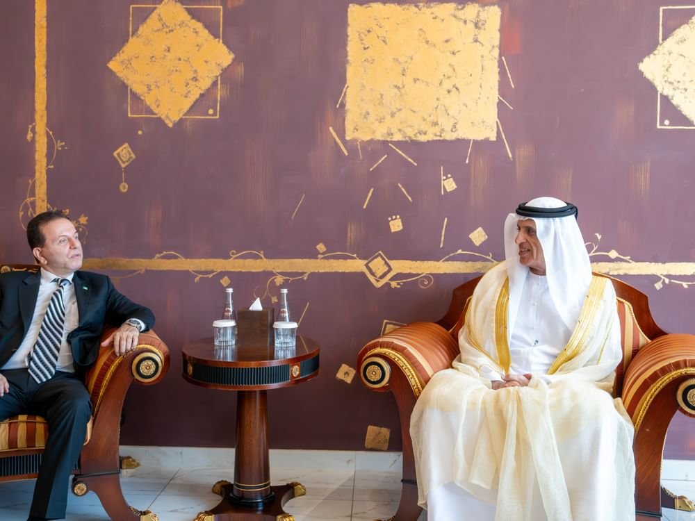 سعود بن صقر يستقبل سفير السلفادور