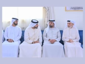 عمار بن حميد يقدم واجب العزاء في وفاة عائشة الخاجة