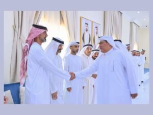 عمار بن حميد يقدم واجب العزاء في وفاة عائشة الخاجة