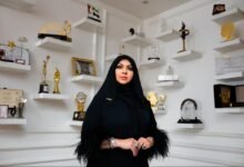 الإماراتية منى المنصوري تعرض إبداع المرأة الخليجية في أكبر مهرجان للازياء بروسيا