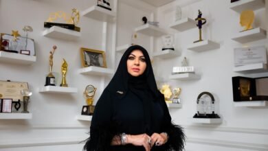 الإماراتية منى المنصوري تعرض إبداع المرأة الخليجية في أكبر مهرجان للازياء بروسيا
