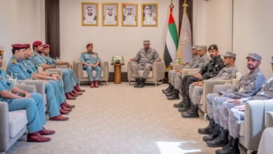 القائد العام لشرطة رأس الخيمة يزور قيادة الحرس الوطني لبحث التعاون المشترك