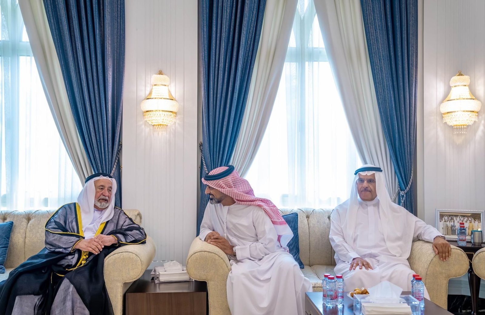 حاكم الشارقة والشيوخ يقدمون واجب العزاء في وفاة مريم بنت سلطان القاسمي 1 حاكم الشارقة والشيوخ يقدمون واجب العزاء في وفاة مريم بنت سلطان القاسمي