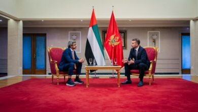 عبدالله بن زايد يلتقي رئيس وزراء مونتينيغرو في "بودغوريتسا"