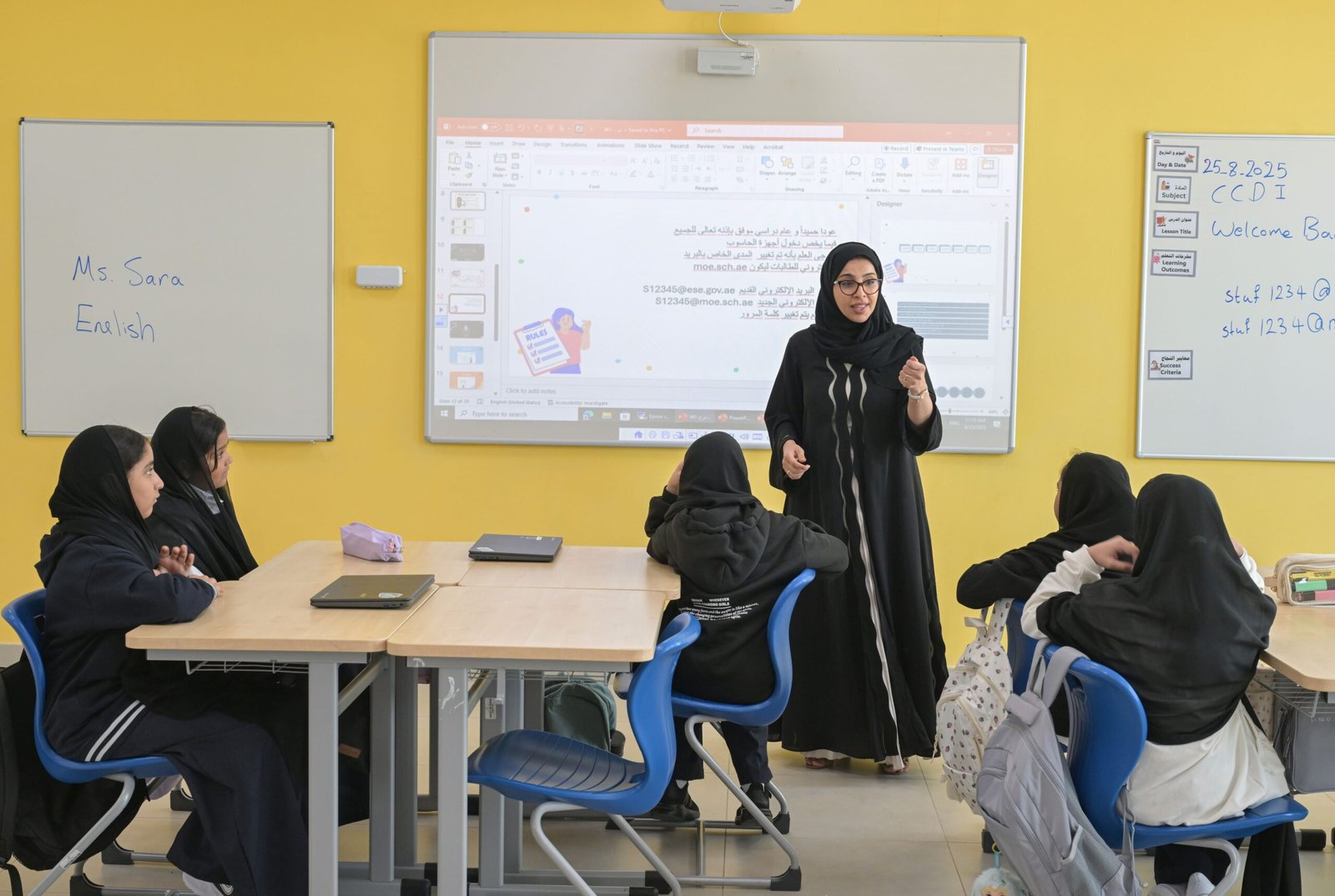 مدارس الدولة تستقبل الطلبة مع بدء العام الأكاديمي الجديد 1 مدارس الدولة تستقبل الطلبة مع بدء العام الأكاديمي الجديد