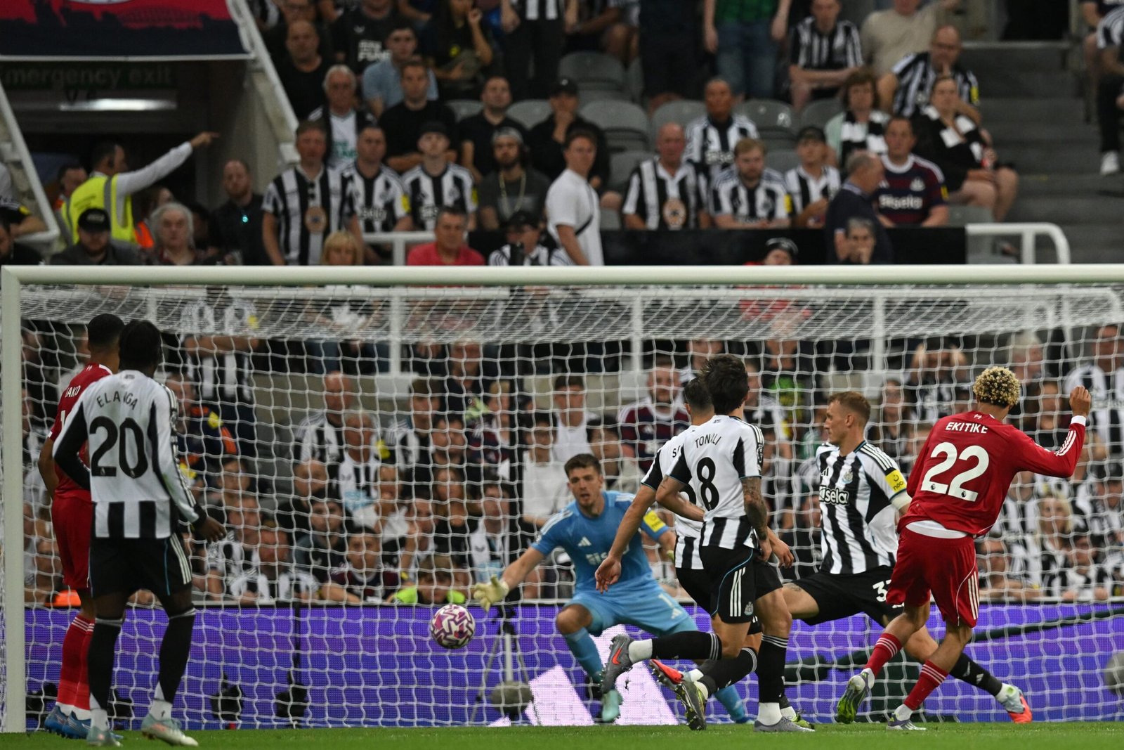 ليفربول يفوز على نيوكاسل يونايتد في الدوري الإنجليزي