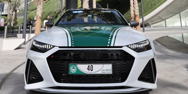 شرطة دبي تعزز أسطول مركباتها بسيارة "أودي RS7 بيرفورمانس" الجديدة
