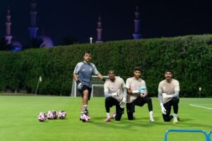 الأبيض الأولمبي يؤدي تدريبه الأول في العاصمة أبوظبي