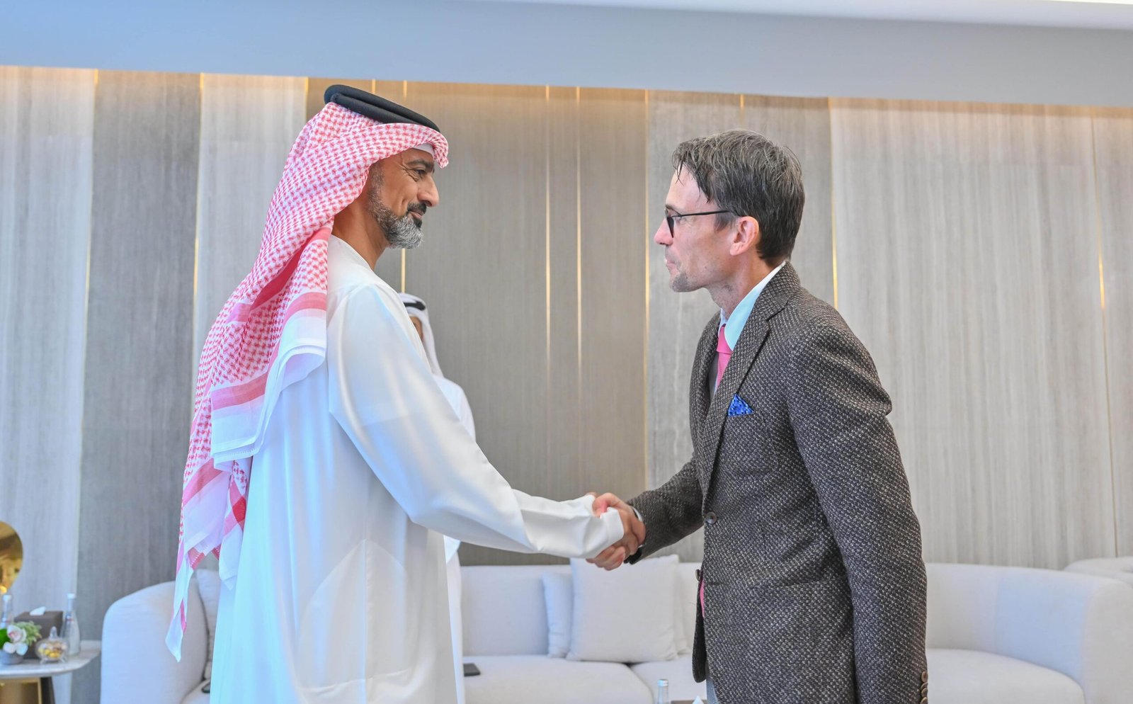 عمار بن حميد وسفير سلوفاكيا يبحثان سبل تعزيز التعاون الثنائي 1 عمار بن حميد