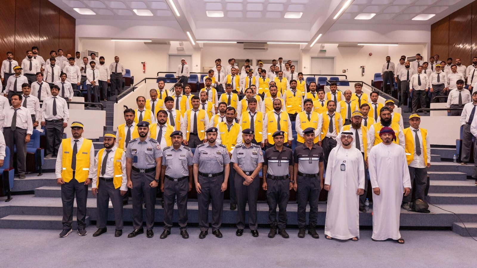 شرطة أبوظبي تنفذ ورشة لتعزيز أمن الطرق 1 شرطة أبوظبي تنفذ ورشة لتعزيز أمن الطرق